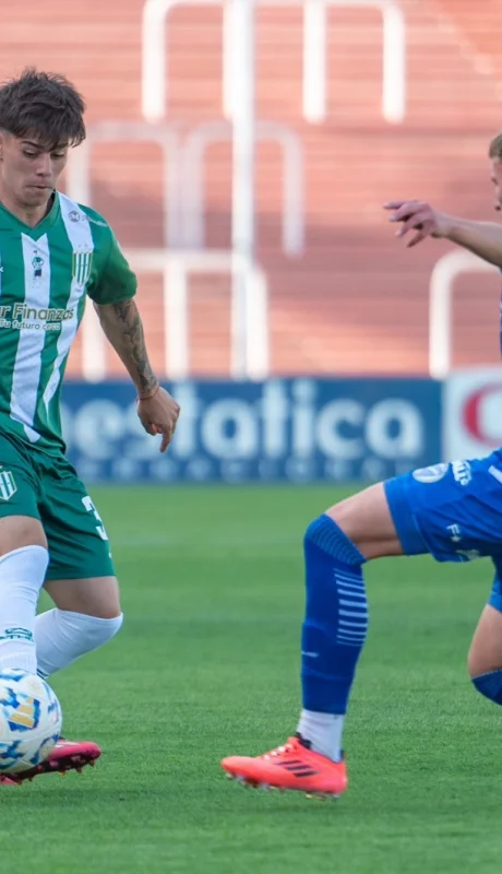 El Tomba goleó al Taladro en casa.