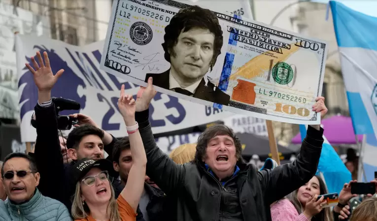 Dolarizacion, Milei, dólares