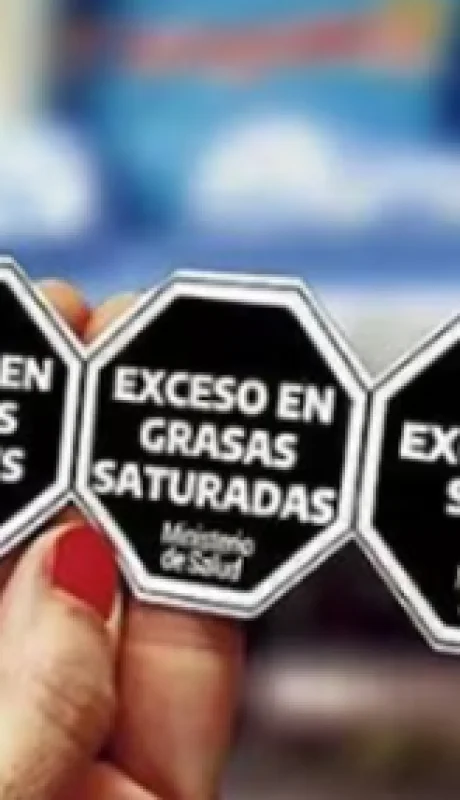 La Ley de Etiquetado Frontal determina los niveles máximos de grasas, calorías y azúcares que un producto puede tener.