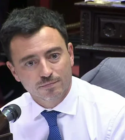 "El gobernador, como rostro del kirchnerismo, nos salió a todos los argentinos algo más de 40 mil millones de dólares" (R. de Loredo)