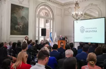 Alcance global: trigésimo aniversario de los Cascos Blancos argentinos