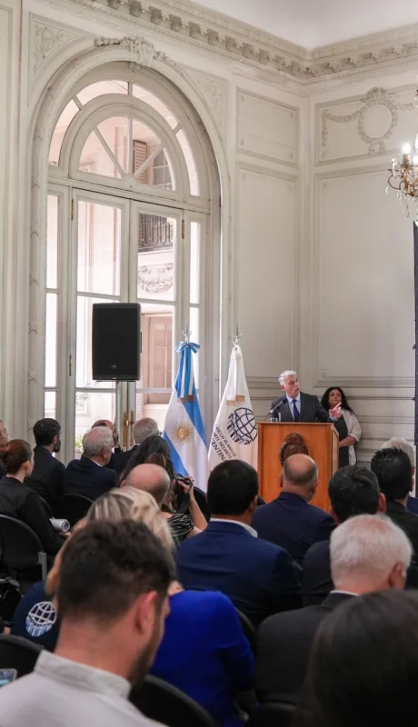 Día Internacional del Voluntario y 30 aniversario de la destacada misión de Cascos Blancos.