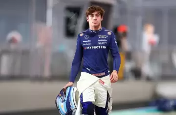 Colapinto deshoja la margarita en la F1: "¿Sigo o no sigo?"