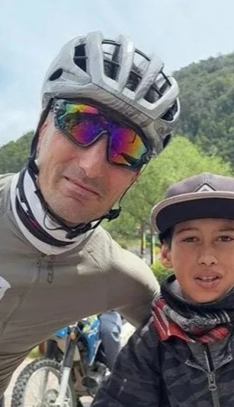 Mateo junto a Lionel Scaloni, en noviembre de 2024.