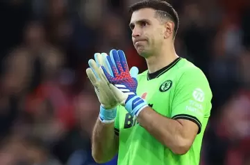 Se cayó el pase del Dibu al Manchester United y se queda sin club esta temporada