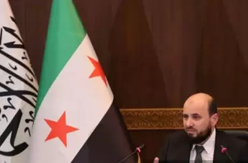 El interino primer ministro busca apaciguar los ánimos y el temor reinante