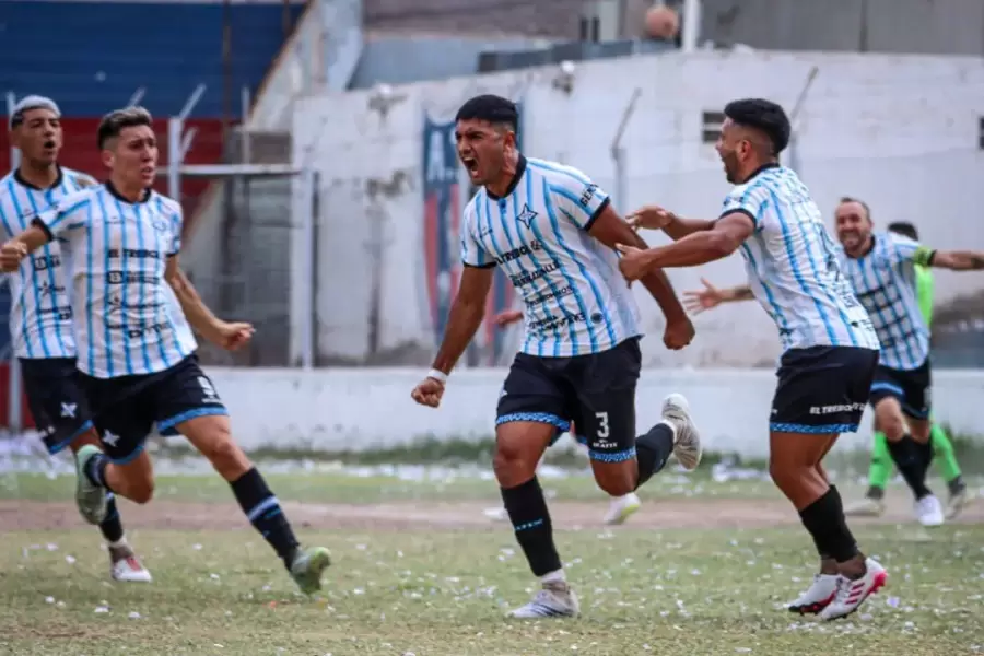 El festejo de Nicolás Chacón tras marcar el gol