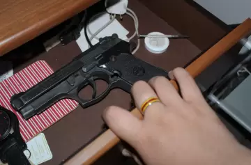 Polémica por la decisión oficial de reducir la edad mínima para tenencia de armas de fuego