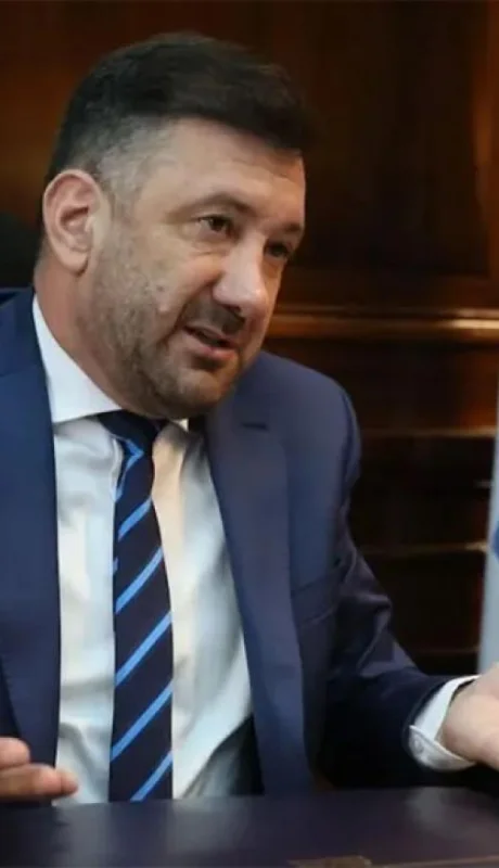 Kueider permanece detenido en Paraguay.