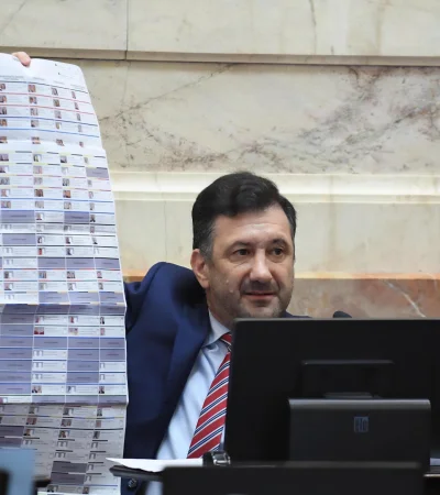 El senador Edgardo Kueider afronta una situación complicada en varios frentes. (Foto: Noticias Argentinas)