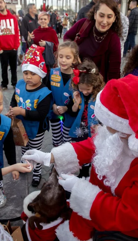 Niños, juguetes, Navidad y cartita: falta Papá Noel, y estamos todos.