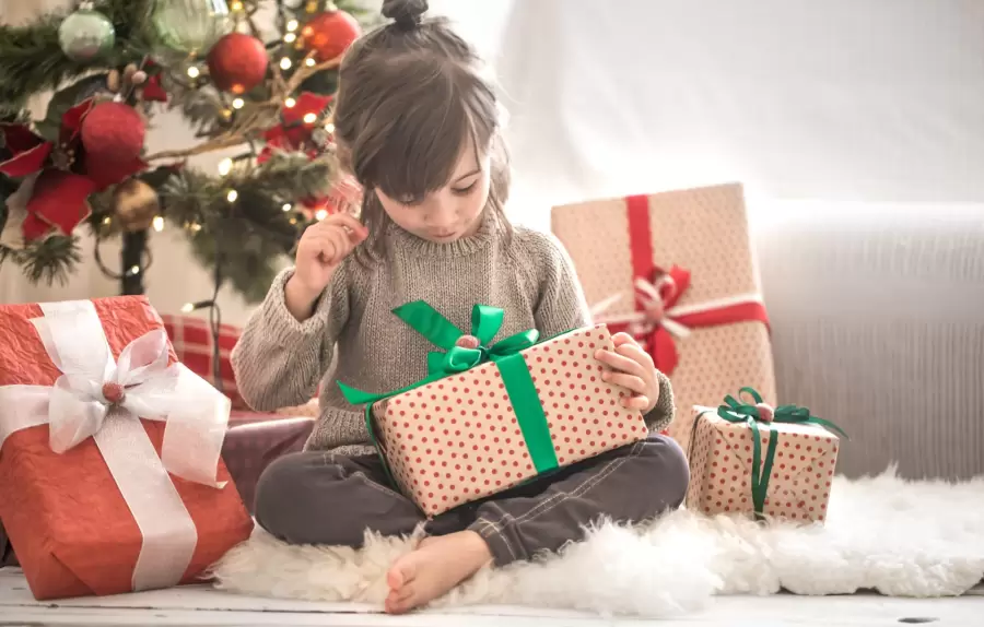 Juguetes tecnológicos o los clásicos: todo sirve para la sorpresa navideña.
