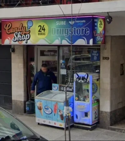 La víctima fue baleada por la espalda frente a este kiosco. (Foto: web)