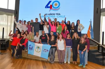 Nadadores argentinos y chilenos conmemoraron 40 años de paz