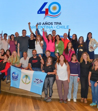 Los actores de la gran travesía en aguas heladas.