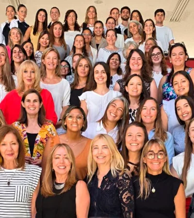 Todas las mujeres profesionales que se hicieron presentes en el certamen./