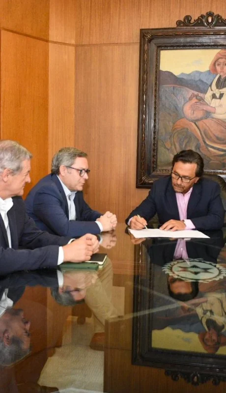 Gustavo Sáenz, gobernador de Salta, con representantes de Río Tinto.