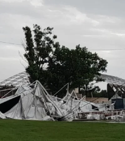 En Bragado, en la provincia de Buenos Aires, el efecto tornado de la tormenta produjo diversos destrozos y hasta heridos.