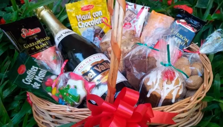 La costumbre de regalar un conjunto de productos alimenticios para una fiesta religiosa es anterior a la era cristiana.