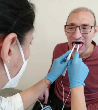 "Veo disfagia en gente joven, y muchas veces está relacionado con el estrés o la tensión muscular" (Fabiana Brandi)
