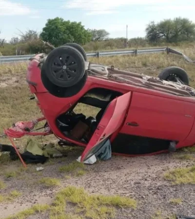 El automóvil en el que viajaba Jorge Ignacio Heinze quedó volcado en el cantero central a la vera de la Ruta 7 en La Paz.