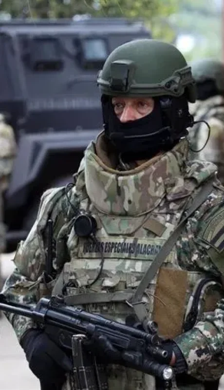 El gendarme argentino secuestrado y el acoso a la embajada genera fuerte rechazo internacional.