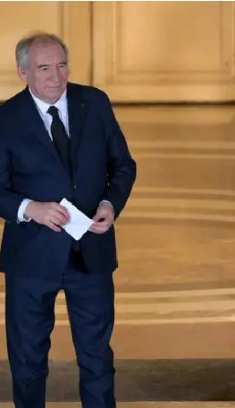 El veterano y experimentado Bayrou, de 73 años, intentará sanear las cuentas de Macron.