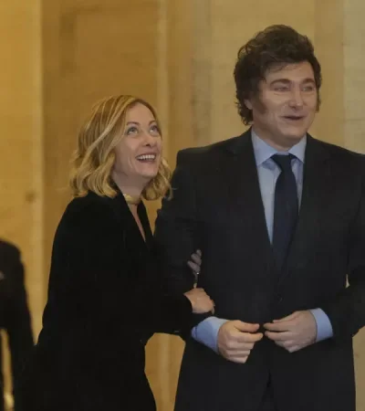 La jefa de Gobierno italiana y el mandatario argentino, en buena sintonía. (Foto: web)