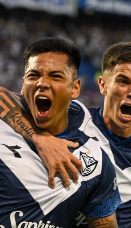 El festejo de Aquino luego de marcar su gol