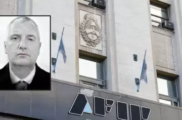 Denuncian que el titular de la DGI, no declaró departamentos en EEUU