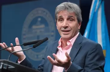 Cómo es el plan del Gobierno para que los argentinos usen los dólares del colchón