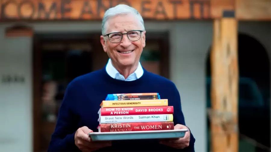 Bill Gates es conocido por leer unos 50 libros al año. ¿Cómo lo hace?