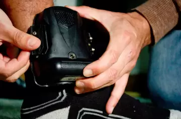 Exconductor condenado por causa de abuso infantil, deberá ajustarse la tobillera