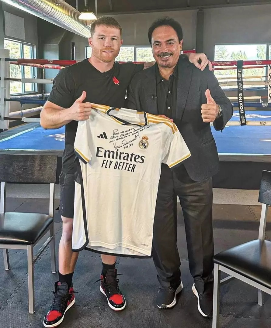 Canelo junto a Hugo Sánchez