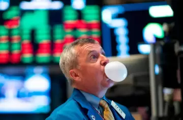 ¡Mazazo perforador! El Riesgo País rompió el piso de los 700