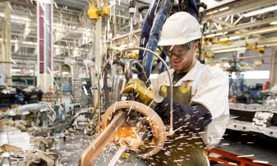 La industria ha sido uno de los sectores más afectados por la recesión, mientras que el sector agropecuario ha mostrado un crecimiento notable.