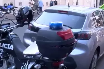 Trágica muerte de un perro tras permanecer varias horas encerrado en un auto