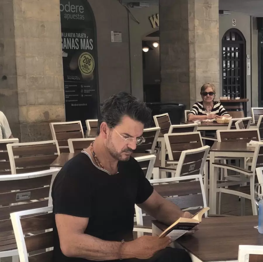 Los "junket" (reunión de periodistas y referentes del espectáculo) lo cansaron: Arjona se viene en formato IA.