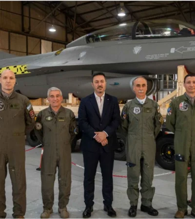 El primer caza multirol llegó desde Dinamarca a la Base Aérea de Tandil.