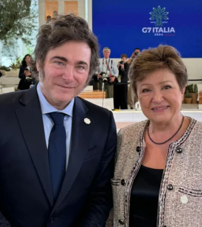 El mandatario argentino junto a la directora del Fondo Monetario. (foto: web)