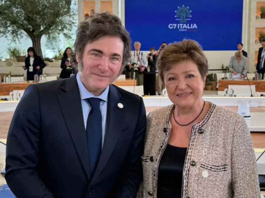 El mandatario argentino junto a la directora del Fondo Monetario. (foto: web)