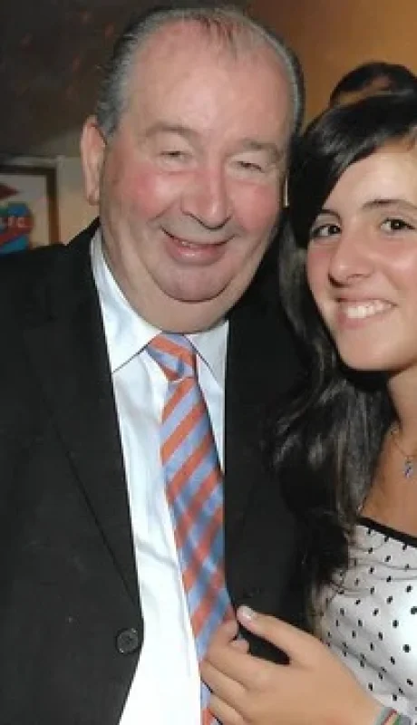 Julio Humberto junto a su nieta, actual presidenta de Arsenal