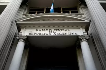 Ya se puede pagar en dólares con tarjetas de débito y pagos por QR