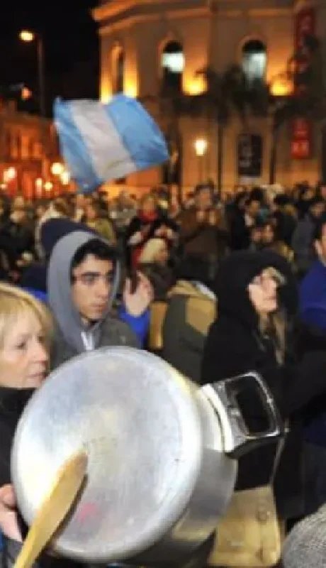 La clase media argentina y los "cacerolazos" del 19 de diciembre del 2001.