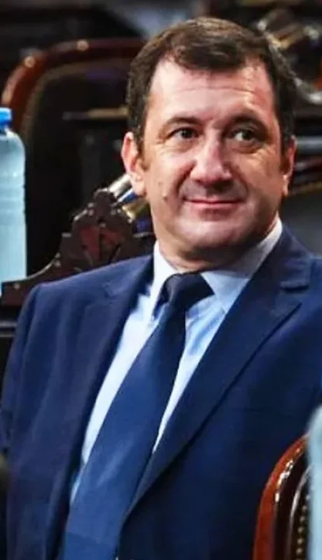 El exsenador no será restituido en su banca.