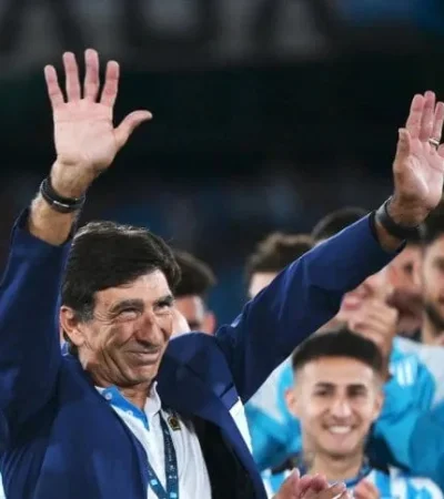 Costas sigue en la Academia.