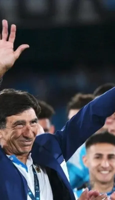 Costas sigue en la Academia.