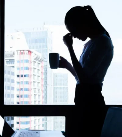 Investigaciones que se remontan a décadas atrás han encontrado que la inteligencia emocional es el mayor predictor del éxito en el lugar de trabajo.