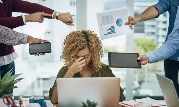 Los especialistas sugieren prestar mucha atención a cómo lidia con el estrés para medir su inteligencia emocional en el trabajo.