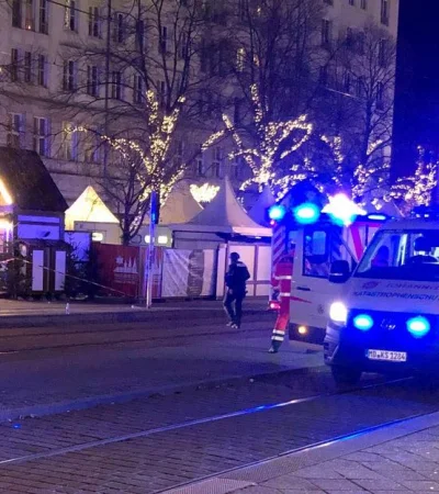 Un raid de locura en un apacible mercado al aire libre provocó entre 60 y 80 víctimas.